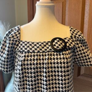 DRESS BARN Woman’s Size 10P Houndstooth Dress Sheath Pencil, Black & White. EUC
